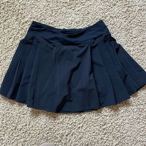 Black pleated Lululemon skirt